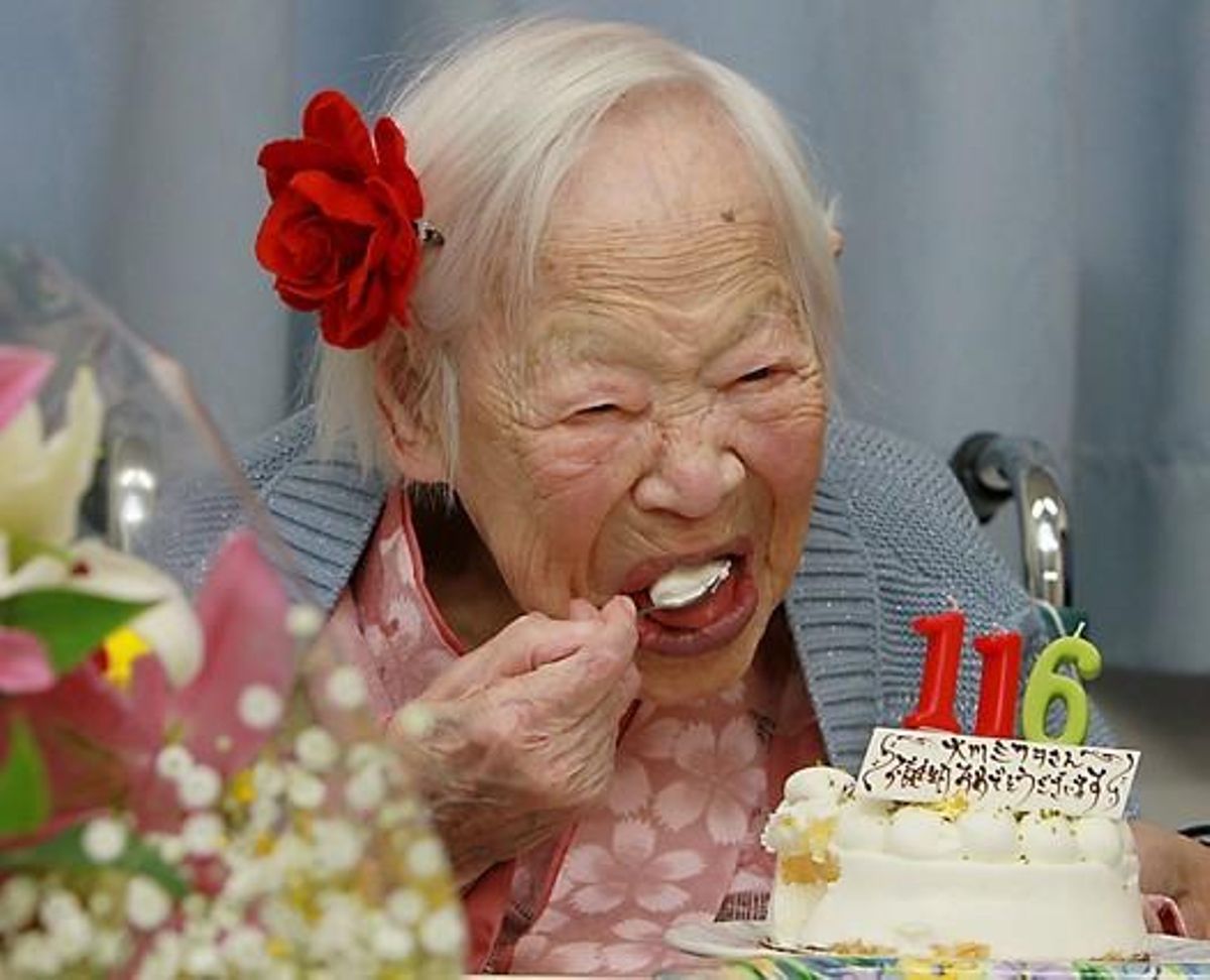 La japonesa Misao Okawa, con el pastel por su 116 cumpleaños, este miércoles en Osaka. La japonesa Misao Okawa, con el pastel por su 116 cumpleaños, este miércoles en Osaka.