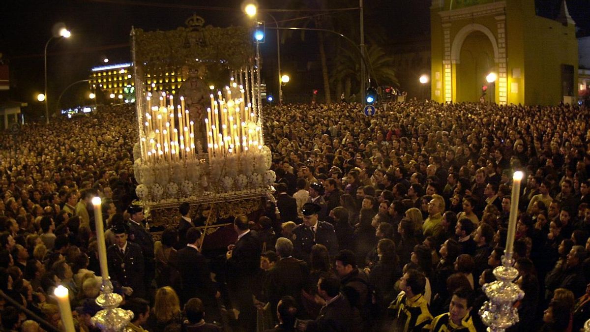 Procesión de la Macarena en Sevilla. Procesión de la Macarena en Sevilla.