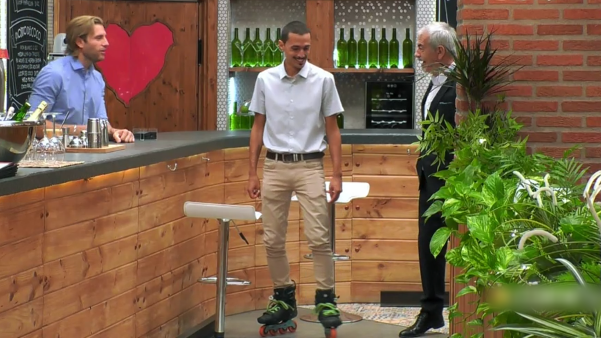 Jaime no se separa dels seus patins a ‘First Dates’: «Els tinc posats les 24 hores del dia» Jaime no se separa dels seus patins a ‘First Dates’: «Els tinc posats les 24 hores del dia»
