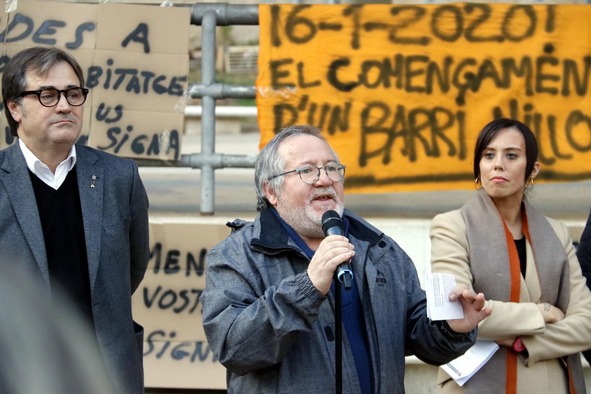 Presidente de la Asociación de Vecinos de Arraona Merinals, Francisco García (en el centro), con el secretario de Agenda Urbana, Agustí Serra (a la izquierda), y la alcaldesa de Sabadell, Marta Farrés (a la derecha) Presidente de la Asociación de Vecinos de Arraona Merinals, Francisco García (en el centro), con el secretario de Agenda Urbana, Agustí Serra (a la izquierda), y la alcaldesa de Sabadell, Marta Farrés (a la derecha)