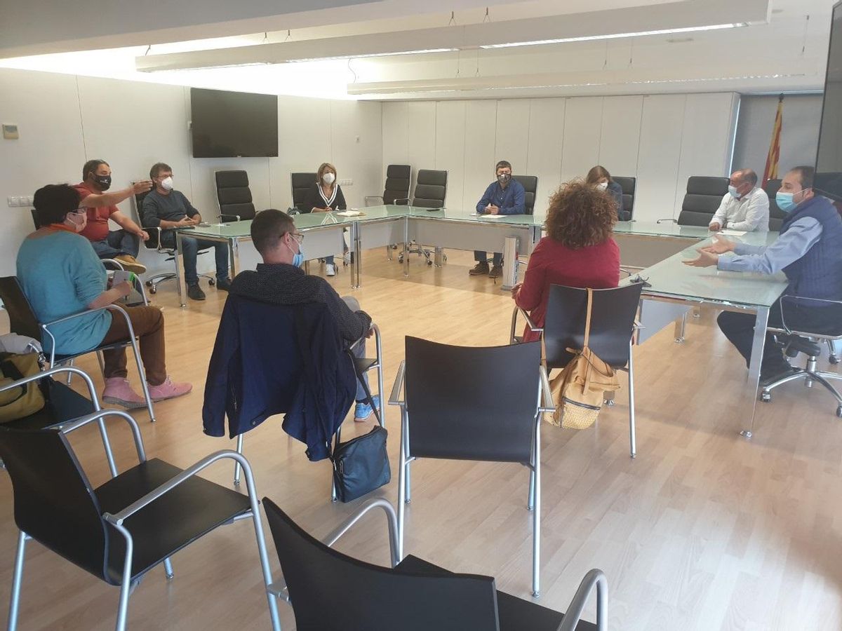 Reunión celebrada en Alcarràs (Segrià) que concentraba a alcaldes y concejales de varios municipios leridanos y aragoneses. Reunión celebrada en Alcarràs (Segrià) que concentraba a alcaldes y concejales de varios municipios leridanos y aragoneses.