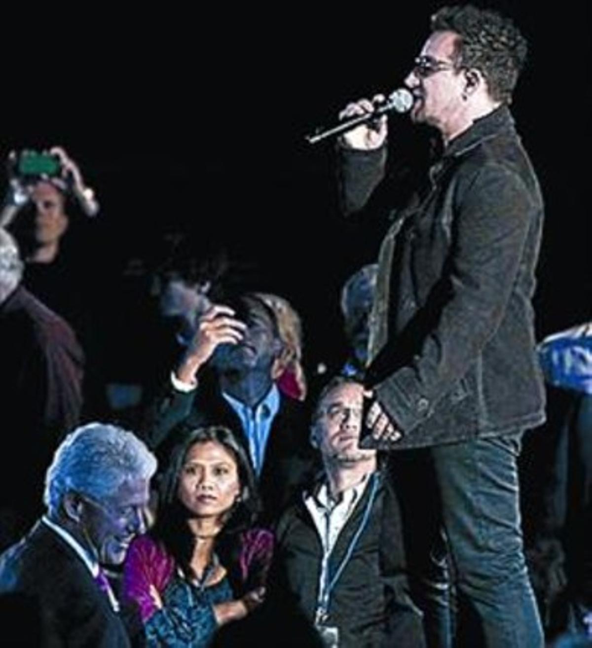 Bono Y Lady Gaga Cantan A Clinton