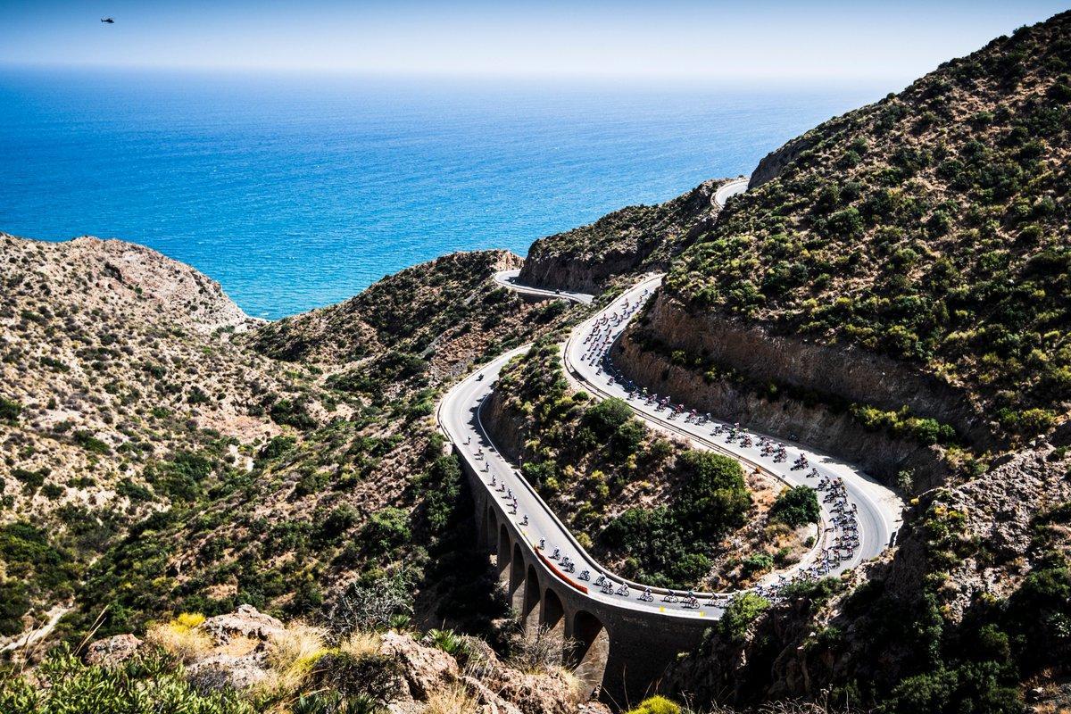 Los ciclistas de la Vuelta pasan por el Cabo de Gata. Los ciclistas de la Vuelta pasan por el Cabo de Gata.