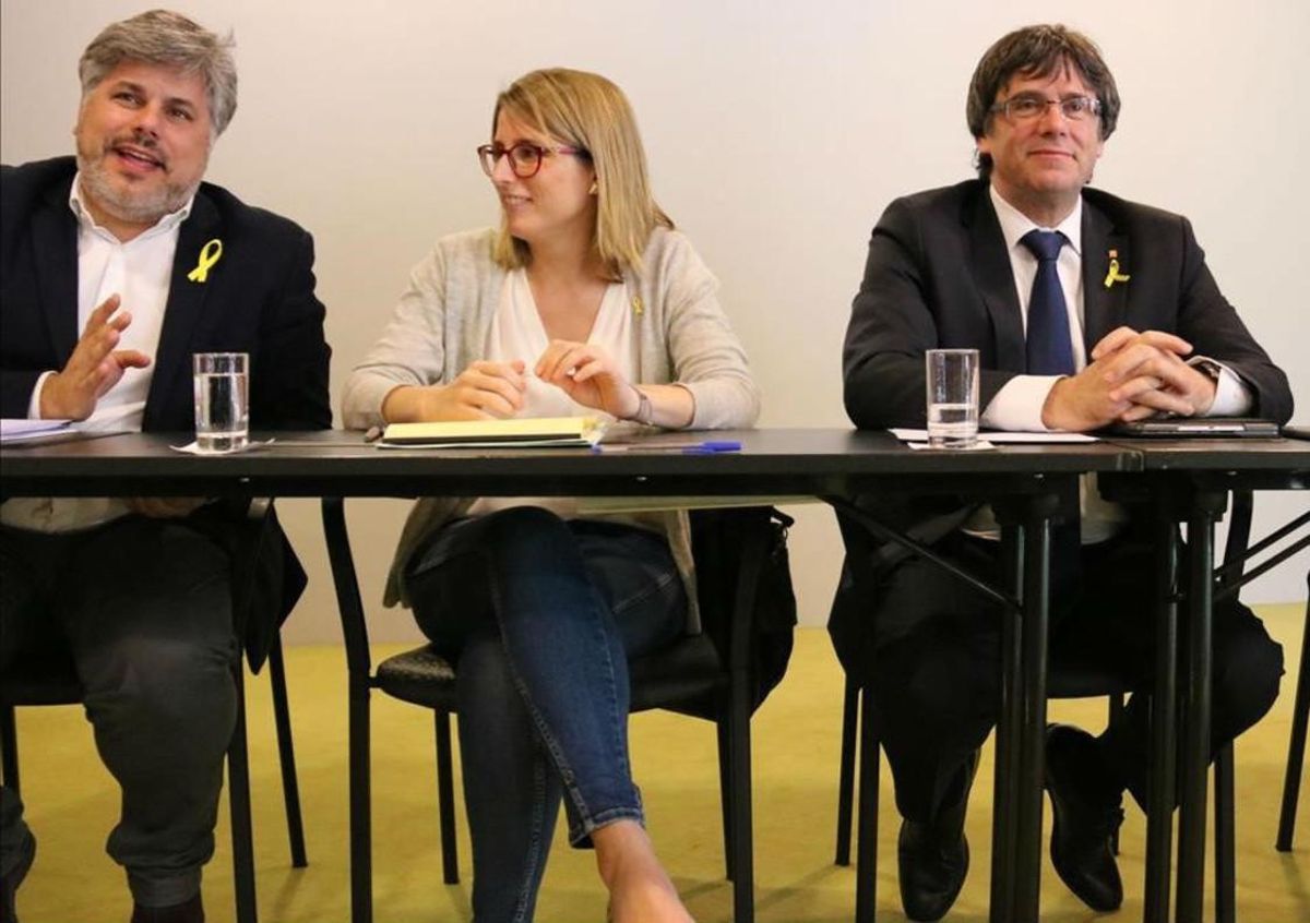 Albert Batet, junto a Elsa Artadi y Carles Puigdemont en Berlín. Albert Batet, junto a Elsa Artadi y Carles Puigdemont en Berlín.