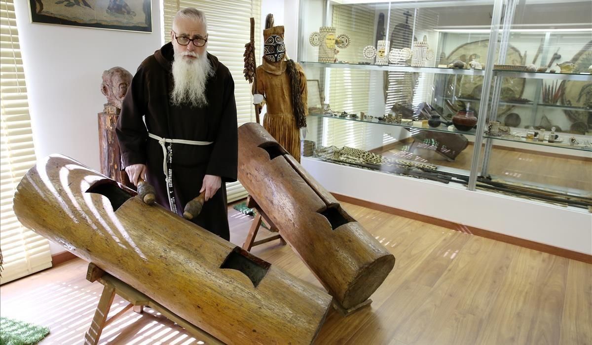 El fraile Valentí Serra de Manresa, en el museo etnográfico de los capuchinos. El fraile Valentí Serra de Manresa, en el museo etnográfico de los capuchinos.