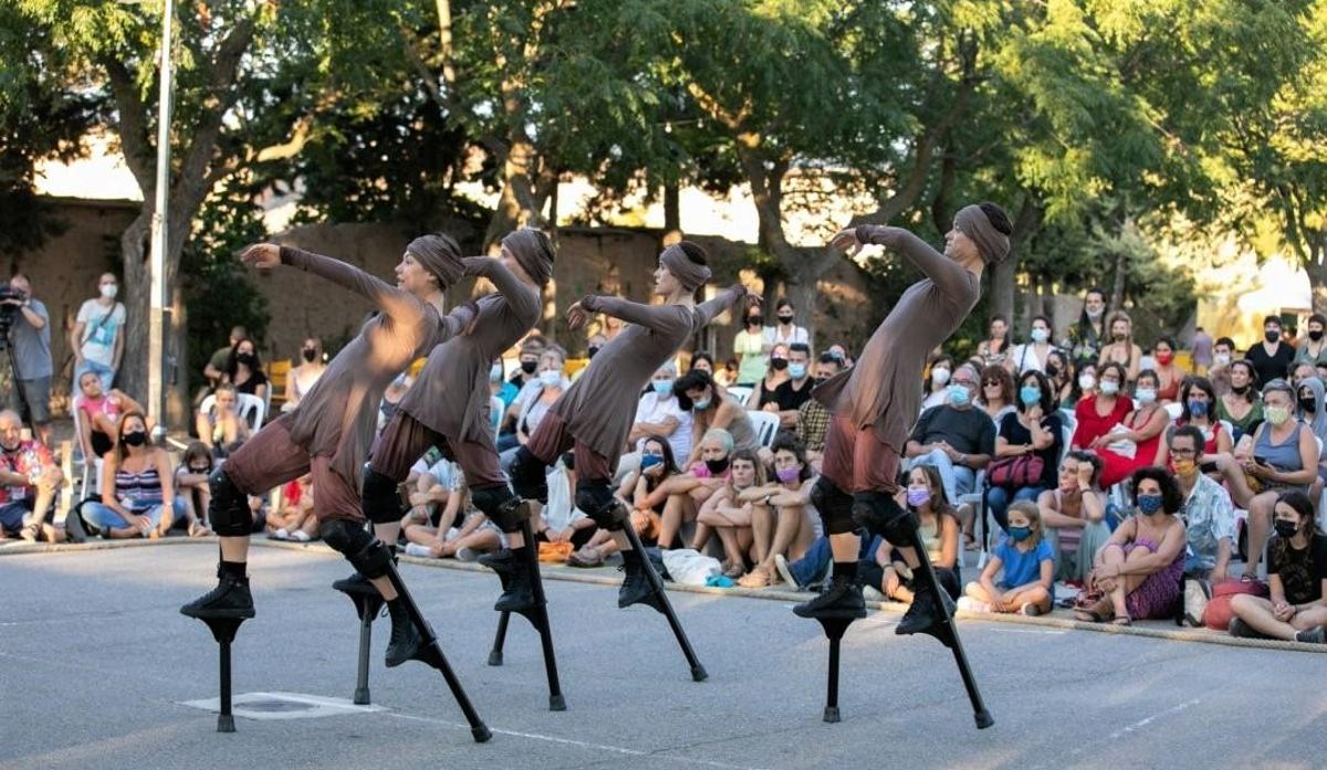 El espectáculo ’Migrare’ de la compañía de danza Fresa en la FiraTàrrega 2021. El espectáculo ’Migrare’ de la compañía de danza Fresa en la FiraTàrrega 2021.