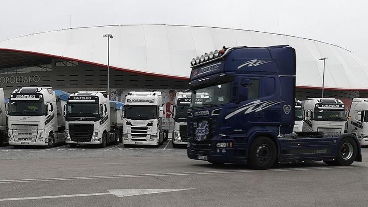 La CEOE reclama al Gobierno despliegues policiales para minimizar el paro de transportistas La CEOE reclama al Gobierno despliegues policiales para minimizar el paro de transportistas