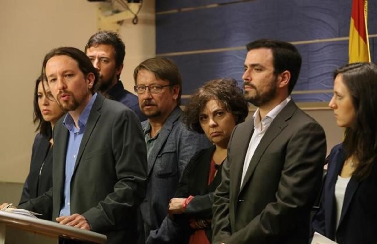 Pablo Iglesias, Xavier Domènech y Alberto Garzón en la comparecencia en el Congreso para promover una moción de censura. Pablo Iglesias, Xavier Domènech y Alberto Garzón en la comparecencia en el Congreso para promover una moción de censura.