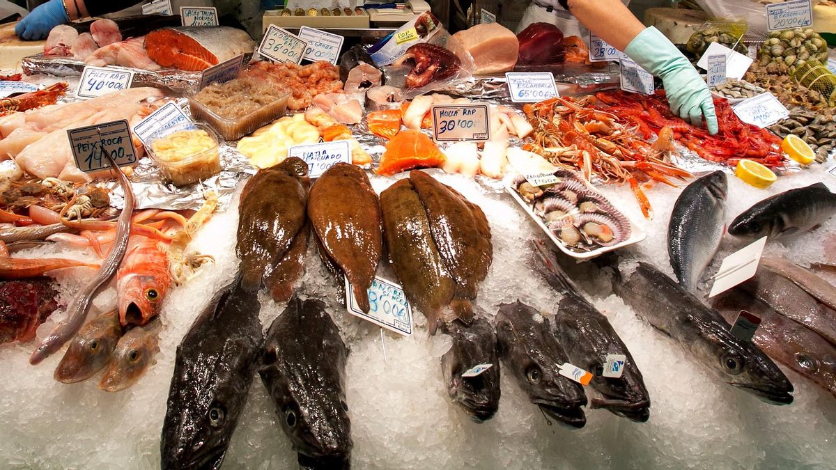Puesto de pescado en el mercado Galvany de Barcelona. Puesto de pescado en el mercado Galvany de Barcelona.
