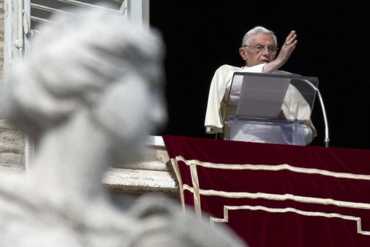 El papa Benedicto XVI durante su discurso del Angelus esta mañana en la plaza San Pedro del Vaticano. AP El papa Benedicto XVI durante su discurso del Angelus esta mañana en la plaza San Pedro del Vaticano. AP