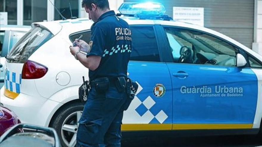 El examen de ascensos de la policía local de Badalona levanta sospechas