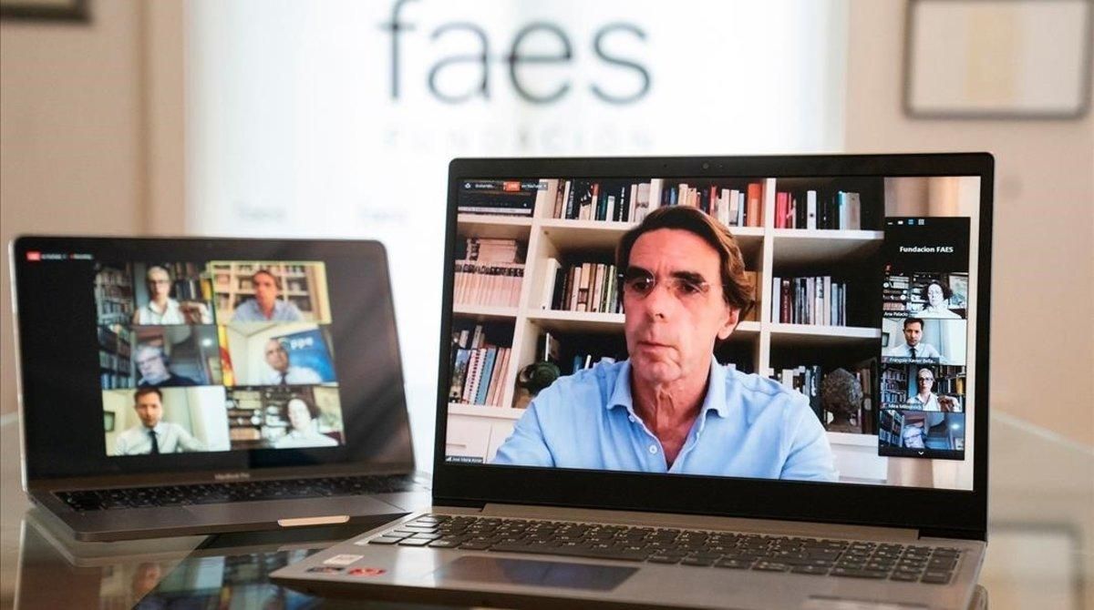 Aznar ataca Sánchez i els seus socis «excèntrics» Aznar ataca Sánchez i els seus socis «excèntrics»