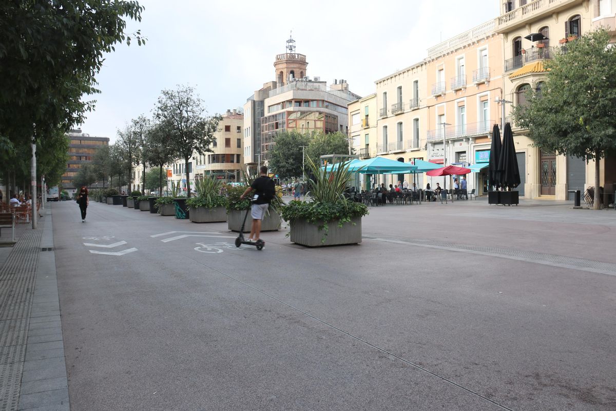 Paseo de la Pl. Major de Sabadell, donde se abrirá el futuro aparcamiento subterráneo del centro Paseo de la Pl. Major de Sabadell, donde se abrirá el futuro aparcamiento subterráneo del centro