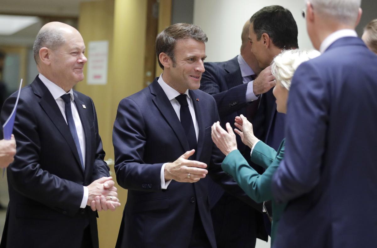 El canciller alemán, Olaf Scholz, y el presidente francés, Emmanuel Macron, durante la cumbre de Bruselas de la semana pasada.
