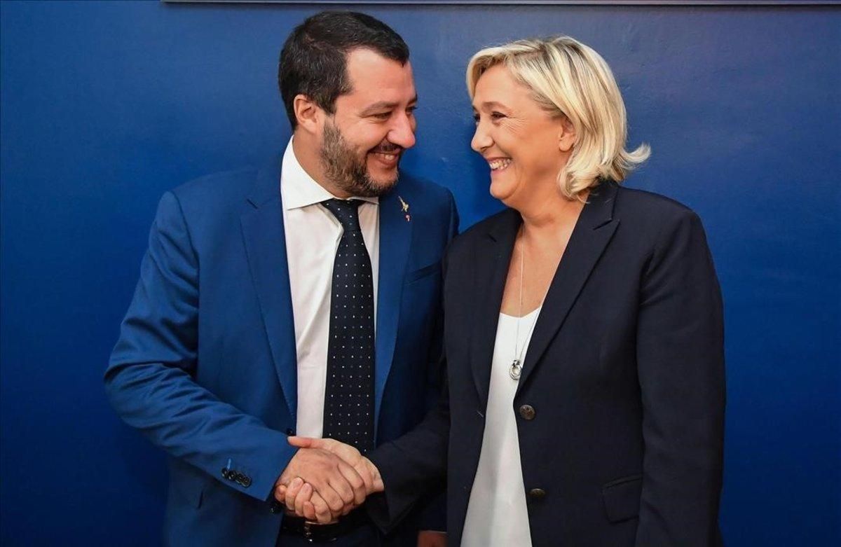 Encuentro del ministro italiano del Interior, Matteo Salvini, y la ultraderechista francesa Marine Le Pen, el pasado octubre, en Roma. Encuentro del ministro italiano del Interior, Matteo Salvini, y la ultraderechista francesa Marine Le Pen, el pasado octubre, en Roma.