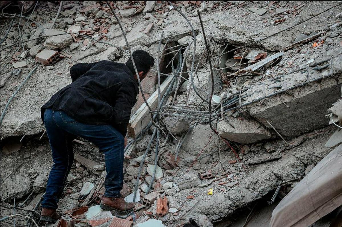 Ya es casi imposible encontrar personas vivas tras el terremoto.
