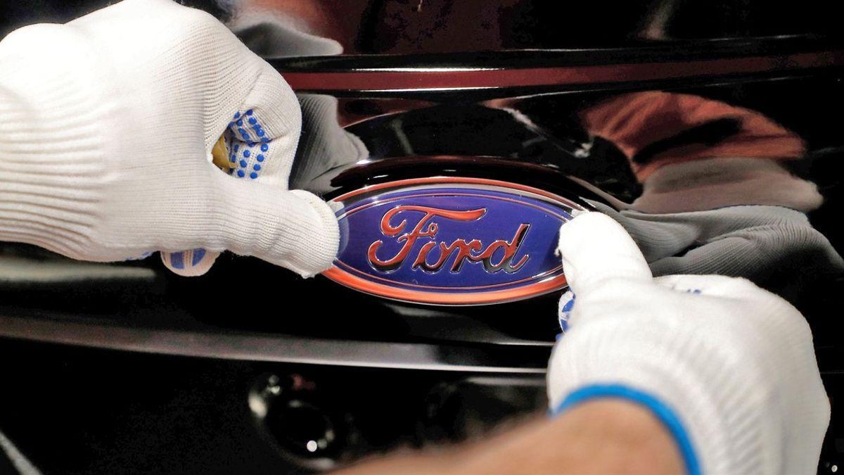 La cara ‘B’ de l’electrificació, Ford es prepara per retallar la seva plantilla a Europa