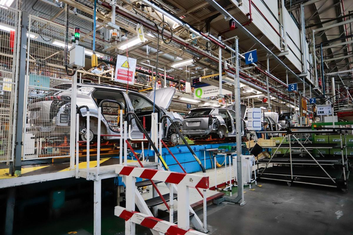 El "impacto" del coche eléctrico: 3.300 bajas incentivadas de Stellantis en Italia y Francia