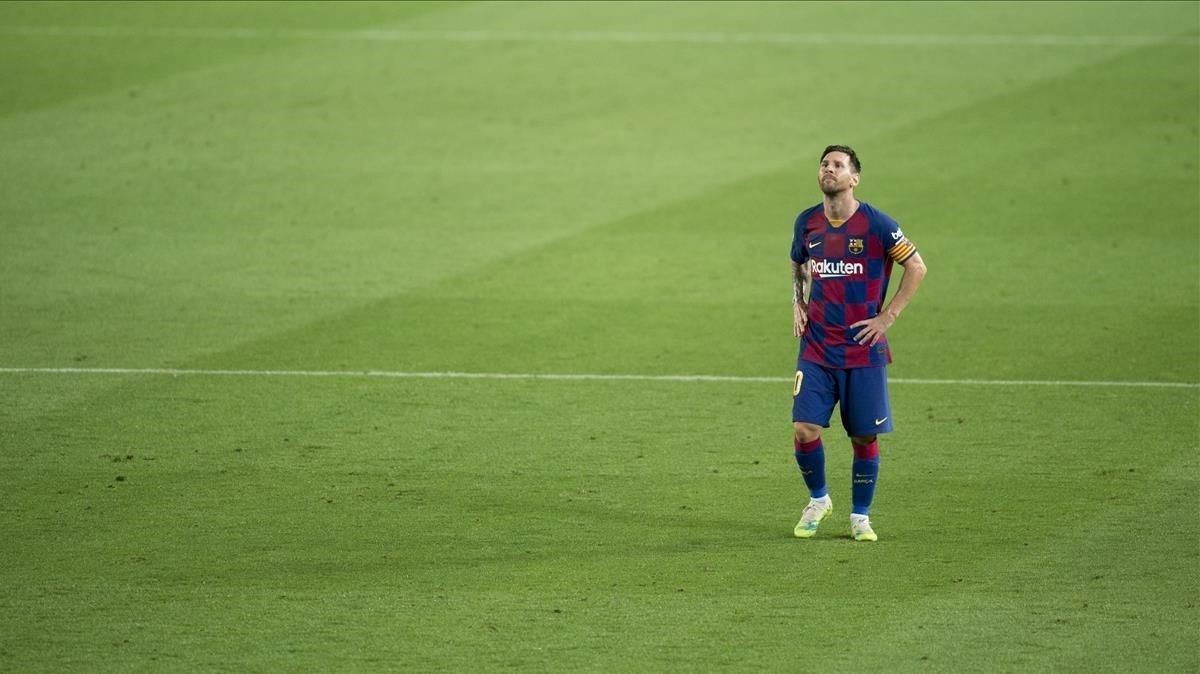 Messi, tras encajar el segundo gol de Osasuna. Messi, tras encajar el segundo gol de Osasuna.