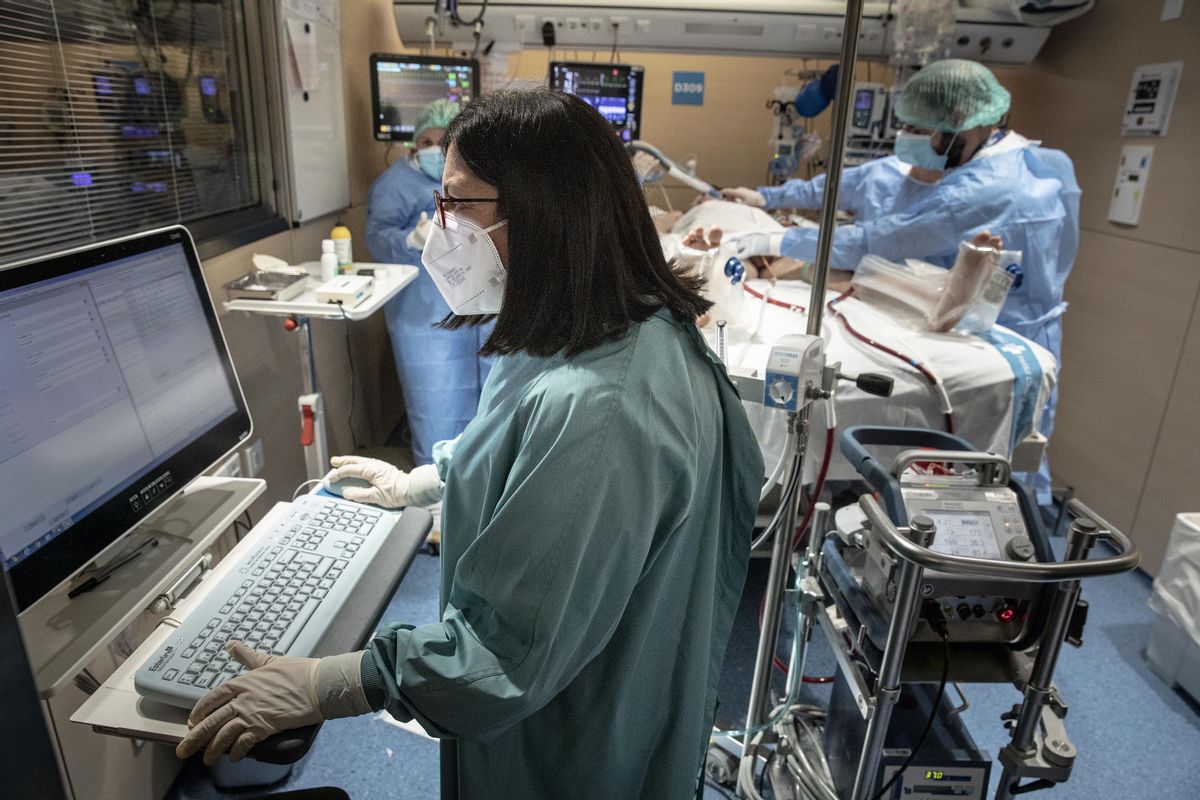 Uci para enfermos de coronavirus en el Hospital Vall d’Hebron de Barcelona. Uci para enfermos de coronavirus en el Hospital Vall d’Hebron de Barcelona.