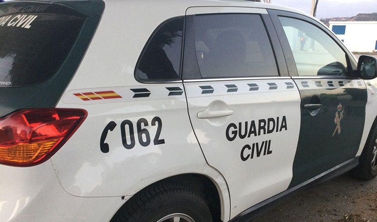 Detenidos un menor y sus padres en Gavà por estafar más de 150.000 euros a 100 personas Detenidos un menor y sus padres en Gavà por estafar más de 150.000 euros a 100 personas