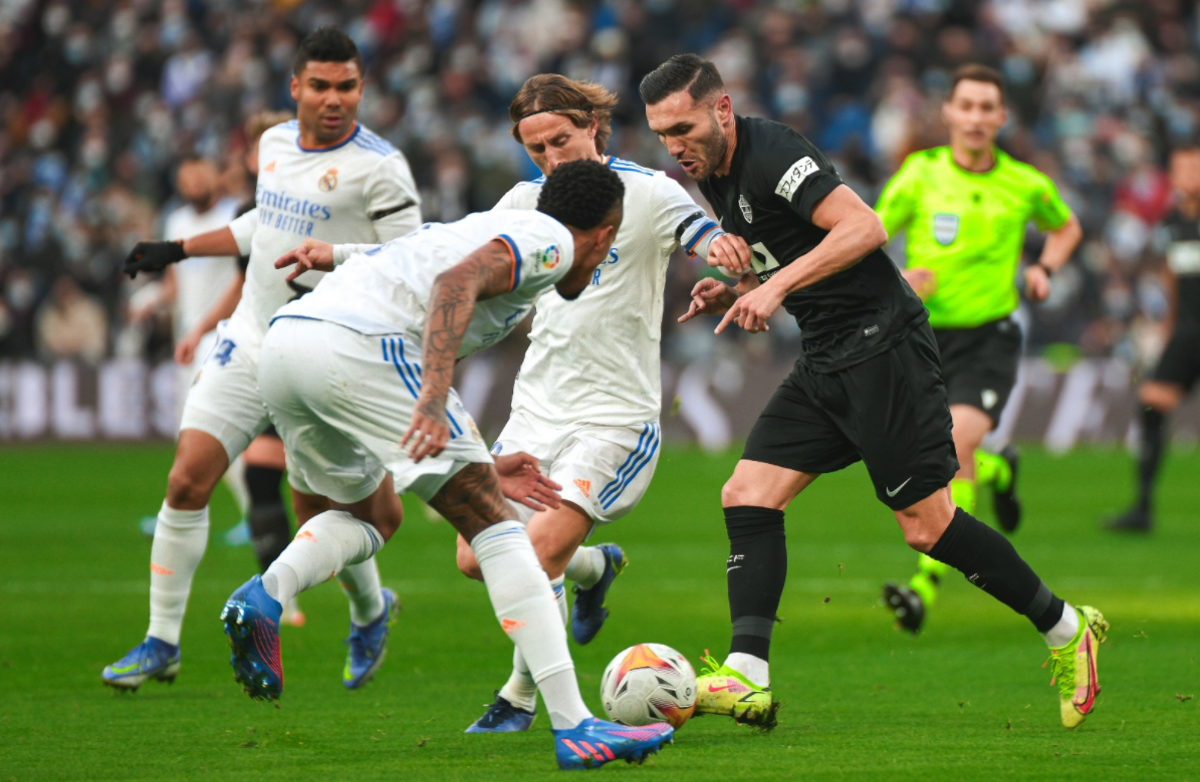 Militão rescata un empat sofert per al Reial Madrid