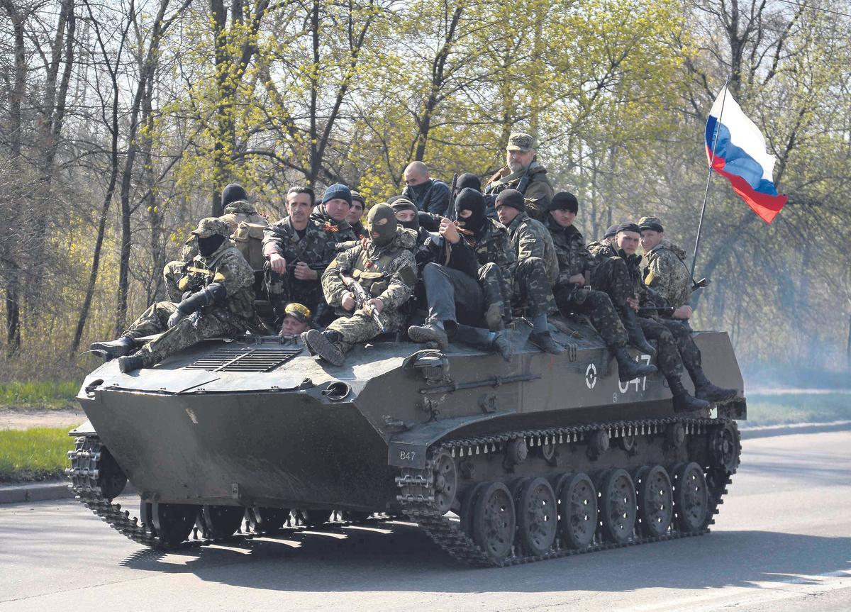 Un tanque ruso con la bandera del país.