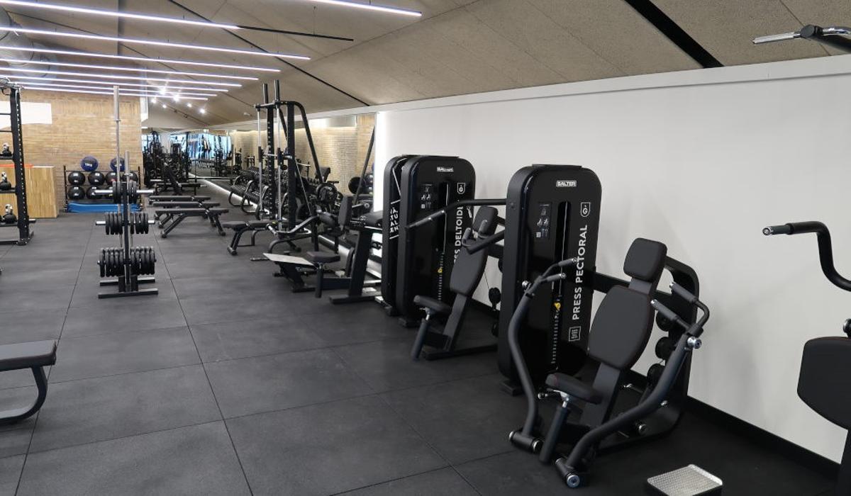 Abre la remodelada sala de fitness de la Bòbila en Gavà tras 5 meses en obras