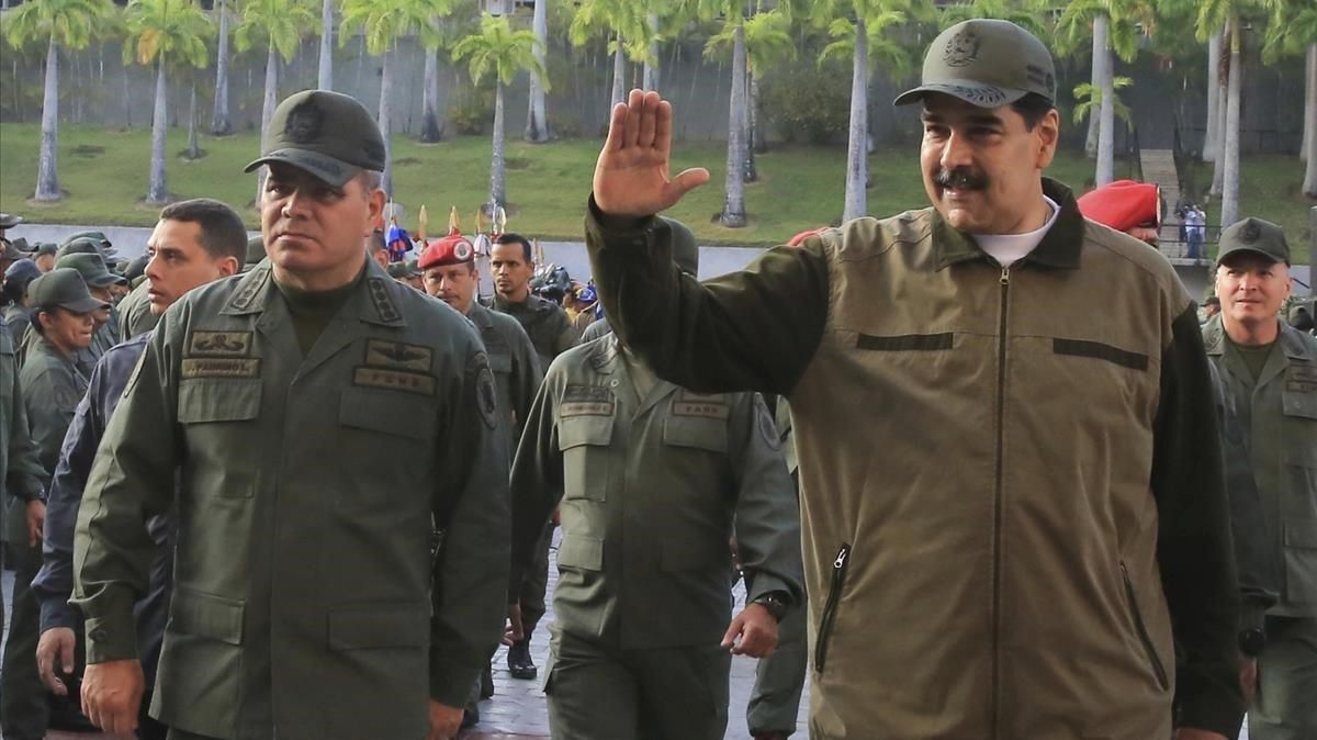 El presidente Maduro junto a su ministro de Defensa, Vladimir Padrino López. El presidente Maduro junto a su ministro de Defensa, Vladimir Padrino López.
