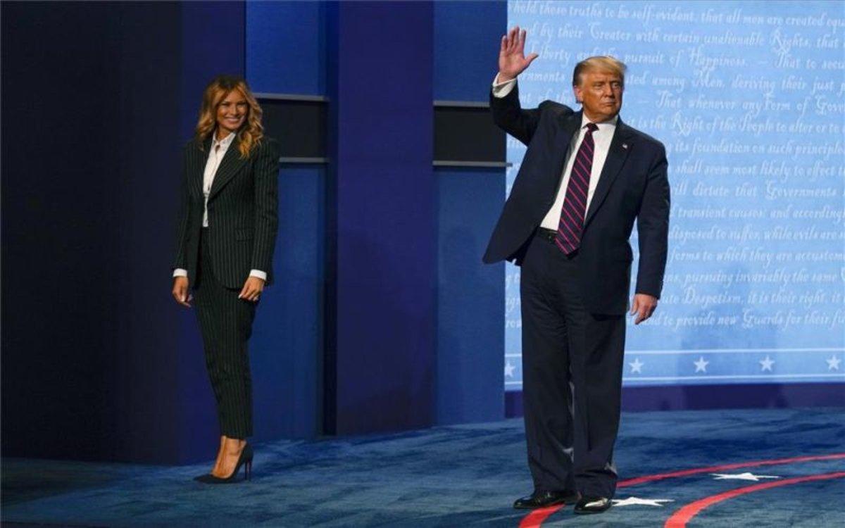 Donald Trump celebra después del debate presidencial en los EEUU.