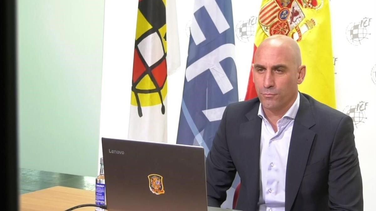 Rubiales: «Volem acabar la temporada, el mur del 30 de juny no és infranquejable» Rubiales: «Volem acabar la temporada, el mur del 30 de juny no és infranquejable»