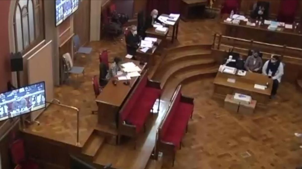 El momento de la declaración del asesino confeso de una niña en Vilanova y la Geltrú, en le juicio celebrado en la Audiencia de Barcelona. El momento de la declaración del asesino confeso de una niña en Vilanova y la Geltrú, en le juicio celebrado en la Audiencia de Barcelona.