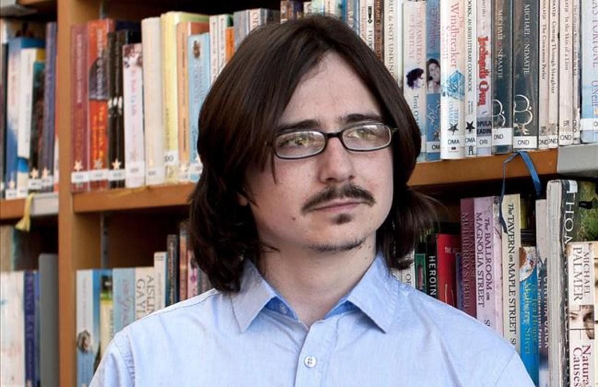 Claudio Cerdán, que acaba de publicar su última novela con el seudónimo de Arthur Gunn. Claudio Cerdán, que acaba de publicar su última novela con el seudónimo de Arthur Gunn.