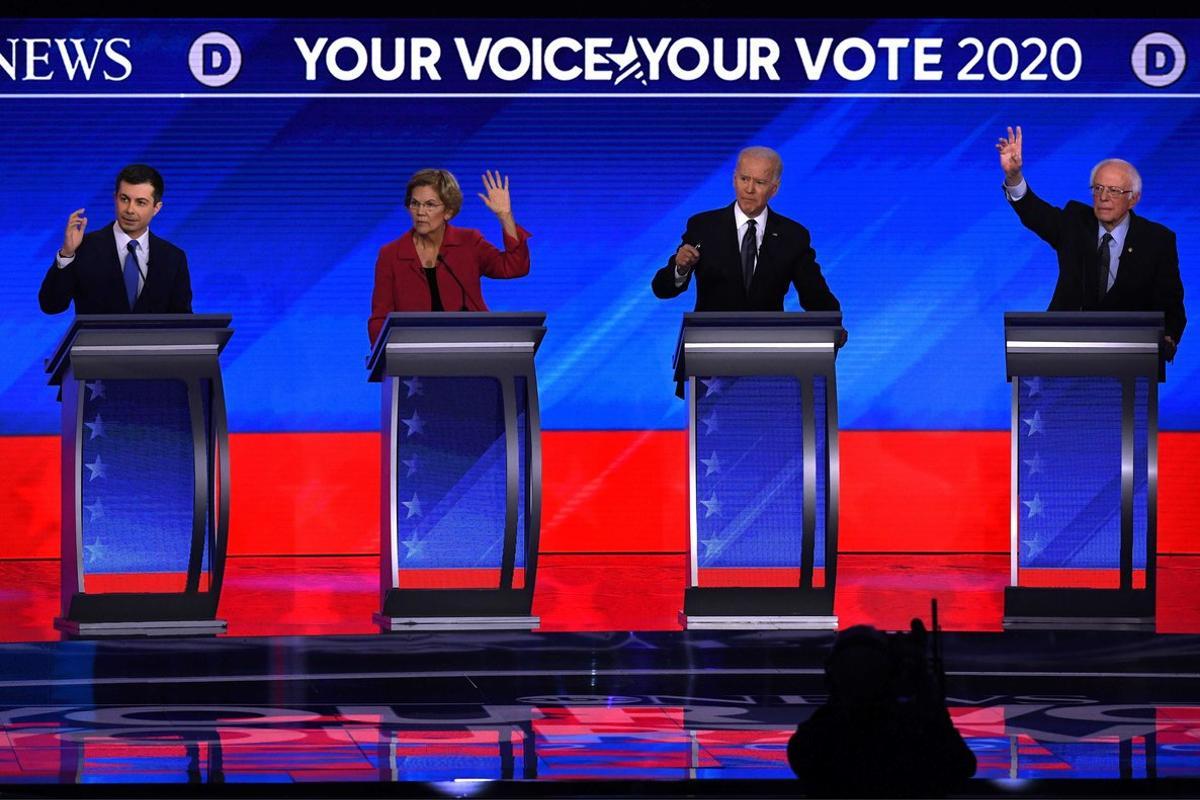 Los candidatos demócratas, durante el debate antes de las primarias.