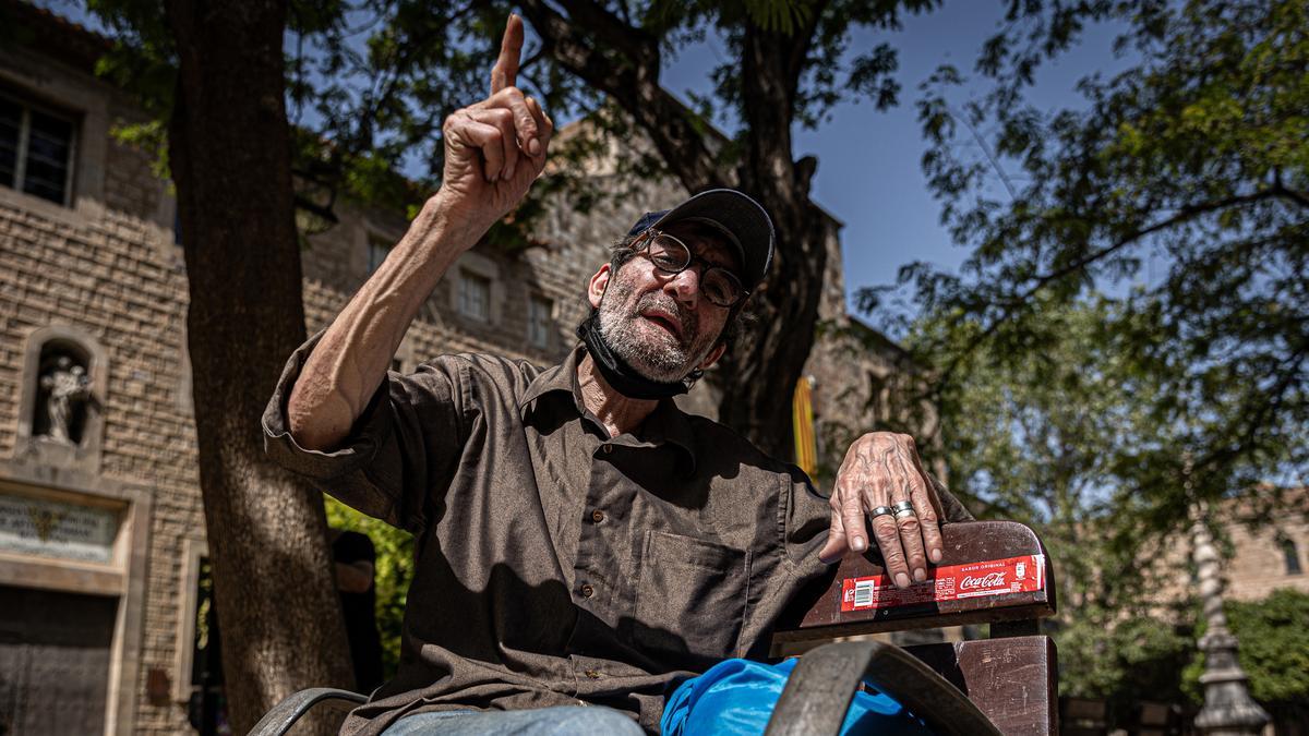 Eugenio, un hombre sin hogar de 63 años, que afronta con resignación la ola de calor