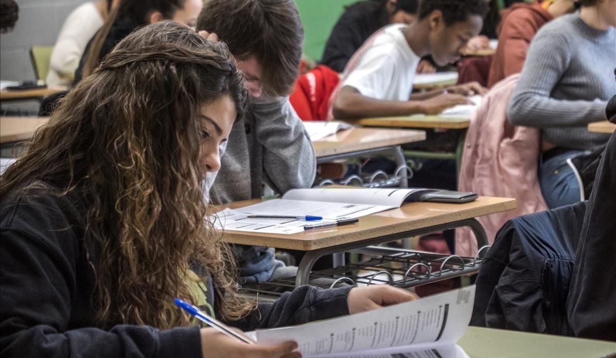 "Me deniegan una beca para estudiar un máster por un cambio de fechas" "Me deniegan una beca para estudiar un máster por un cambio de fechas"
