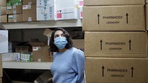 Malak Kiami Amel en el almacén de farmacia del Hospital Saint George de Beirut