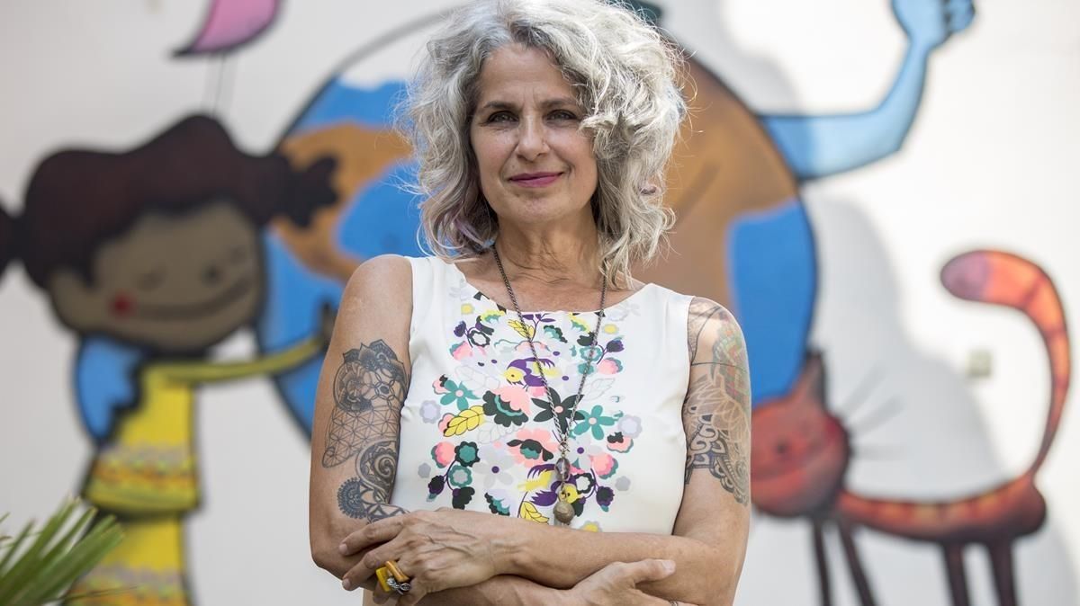La psicóloga Isa Soler, especialista en atender a personas que llegan de otro país, en El Manou. La psicóloga Isa Soler, especialista en atender a personas que llegan de otro país, en El Manou.