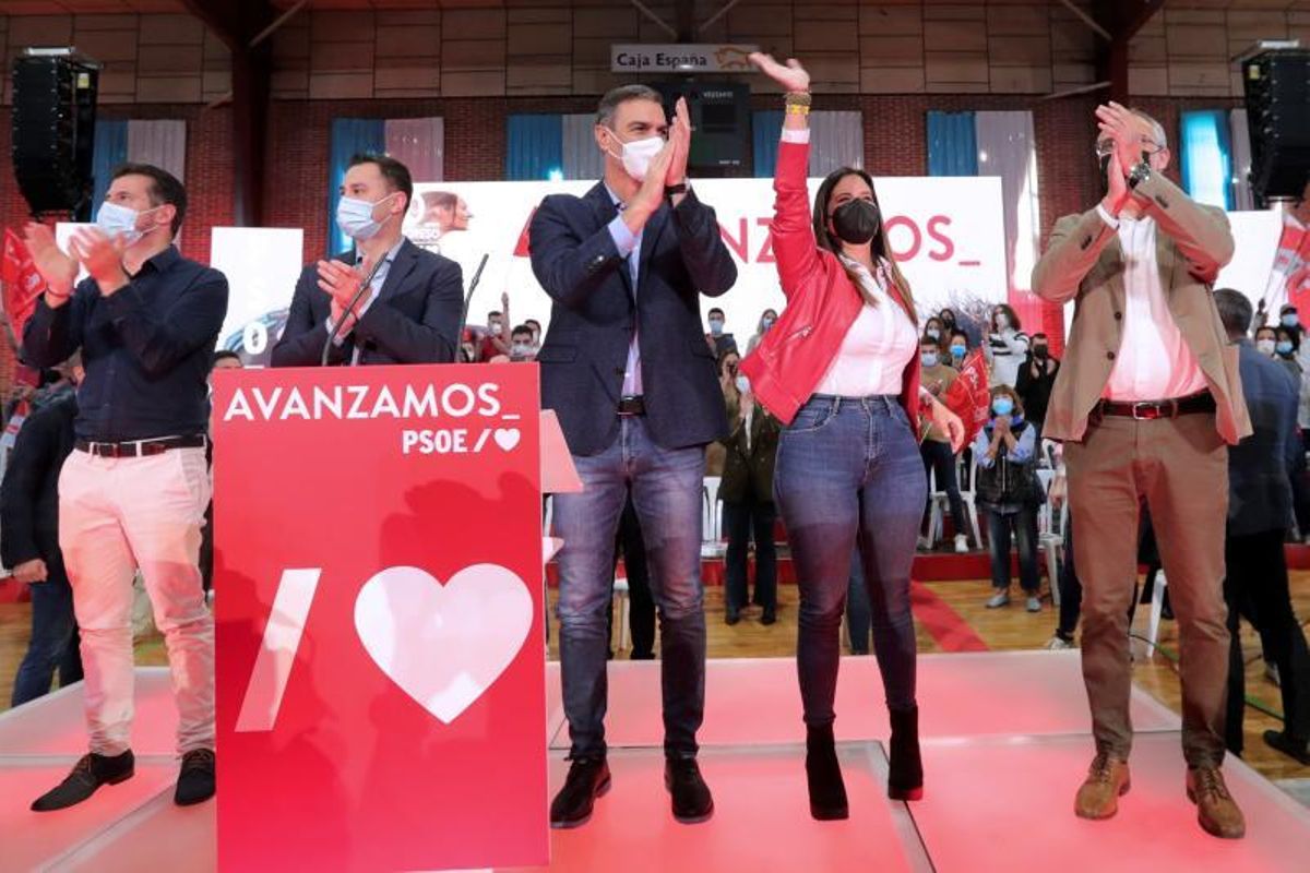 Sánchez reobre el debat de la descentralització territorial de les institucions públiques Sánchez reobre el debat de la descentralització territorial de les institucions públiques