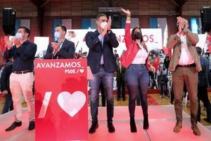 Sánchez reobre el debat de la descentralització territorial de les institucions públiques