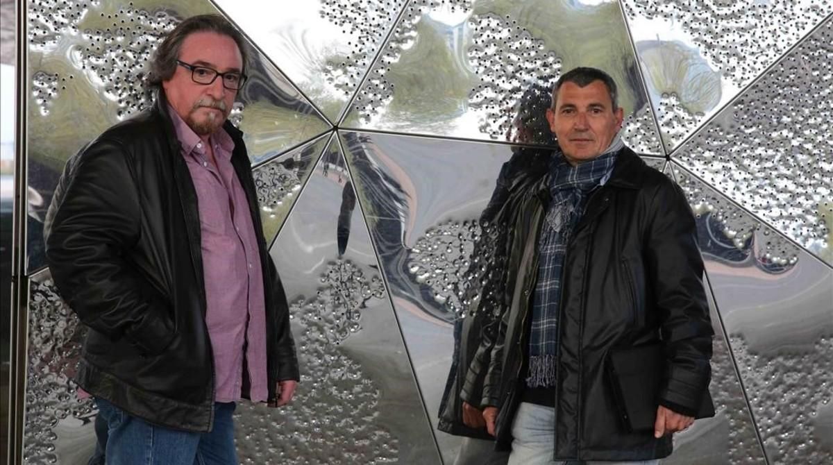 Bassó (izquierda) y Pons, hace unos días en el exterior del auditorio del Fòrum, en Barcelona. Bassó (izquierda) y Pons, hace unos días en el exterior del auditorio del Fòrum, en Barcelona.