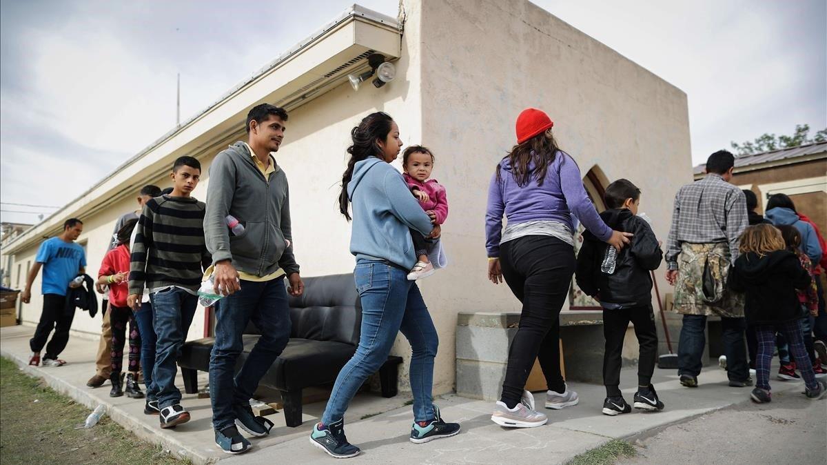 Diversos comtats del sud dels EUA es rebel·len contra la reubicació de migrants