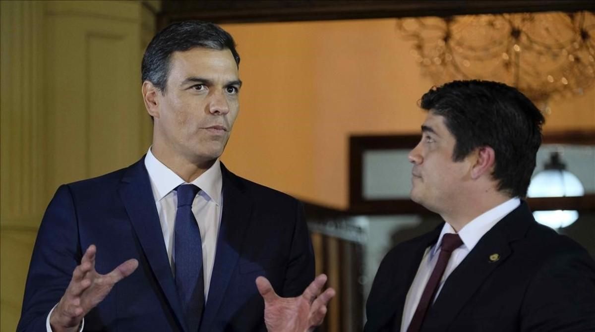 Pedro Sánchez, junto al presidente de Costa Rica, Carlos Alvarado. Pedro Sánchez, junto al presidente de Costa Rica, Carlos Alvarado.