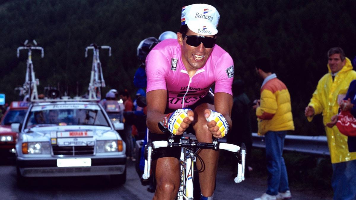 Induráin, en el Giro de Italia de 1993, que ganó, un año antes de su pájara en el Valico de Santa Cristina.