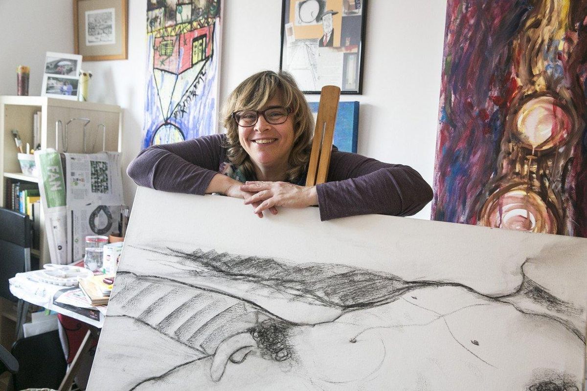 La artista Dolors Torrents, con sus cuadros, ha recuperado el derecho a votar. La artista Dolors Torrents, con sus cuadros, ha recuperado el derecho a votar.