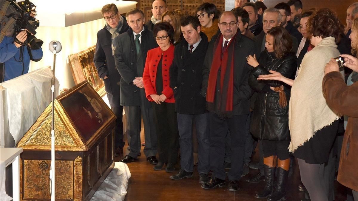 El Museu de Lleida denuncia que Sixena col·loca una caixa sepulcral al costat d'una columna de climatització El Museu de Lleida denuncia que Sixena col·loca una caixa sepulcral al costat d'una columna de climatització