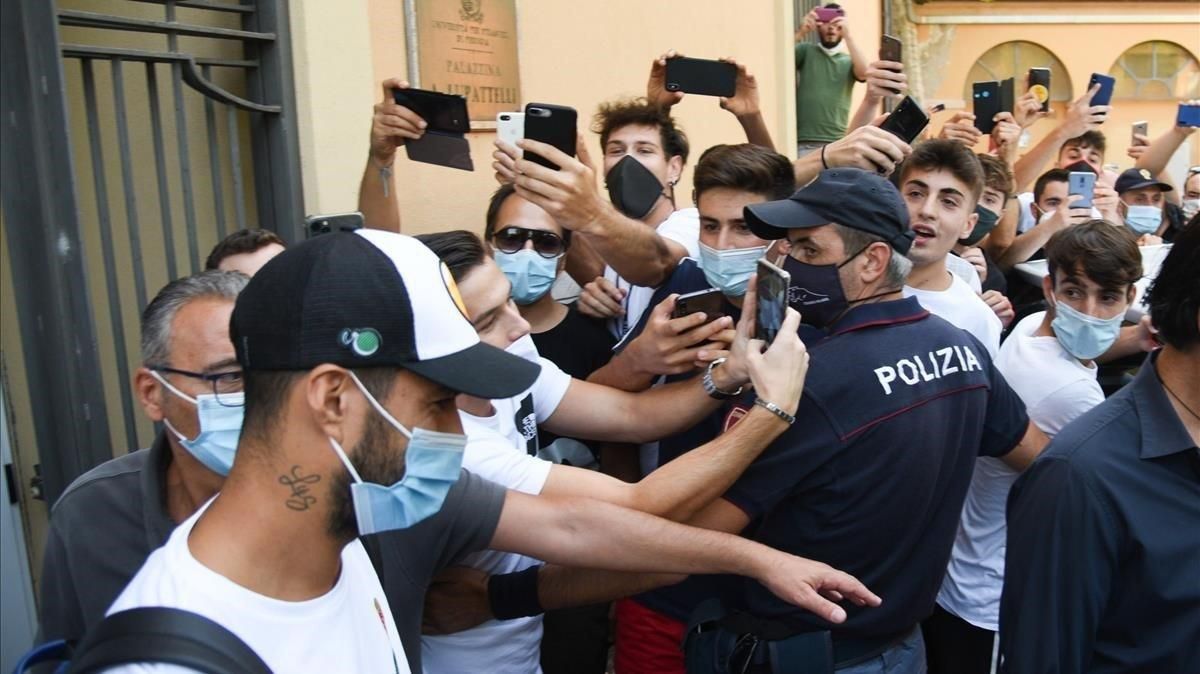 La policia investiga l'examen d'italià de Luis Suárez La policia investiga l'examen d'italià de Luis Suárez