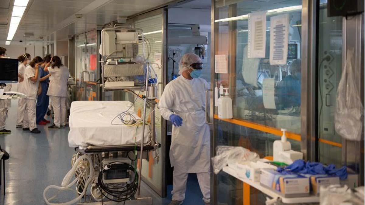 Área de cuidados intensivos para pacientes con covid del Hospítal Clínic de Barcelona. Área de cuidados intensivos para pacientes con covid del Hospítal Clínic de Barcelona.