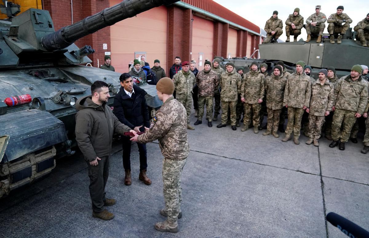 Los tanques de élite británicos Challenger 2 ya están en Ucrania para lanzar la ofensiva de primavera