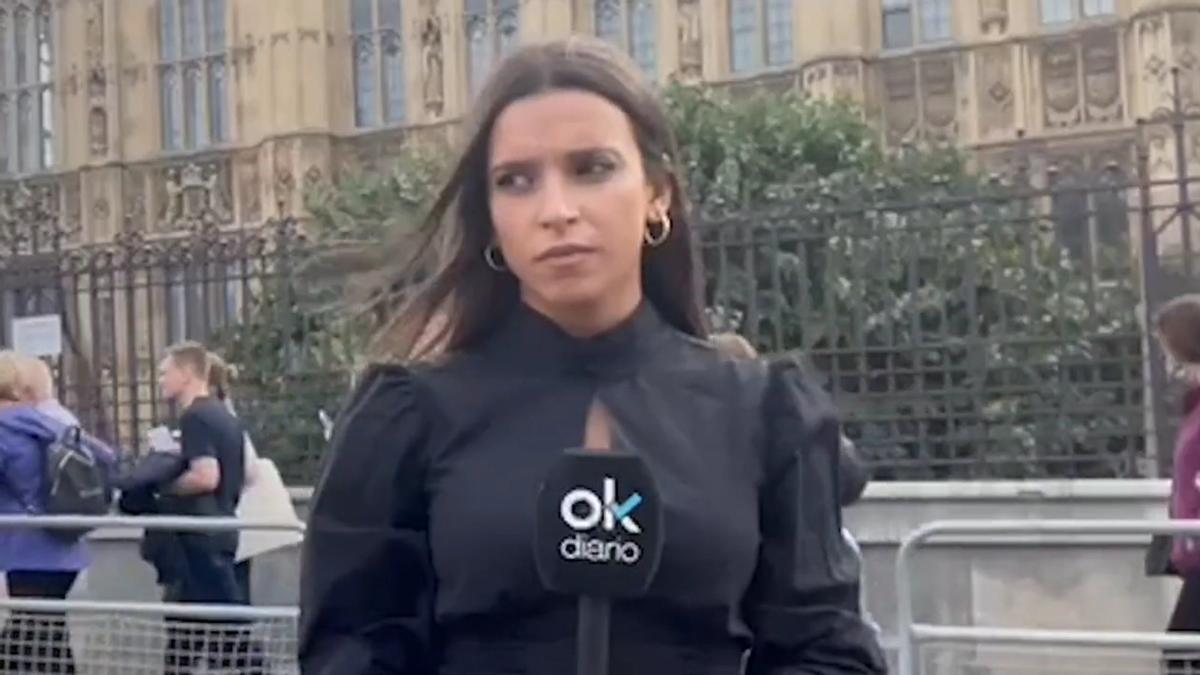 Esta p*ta niña": una reportera de OkDiario, pillada en directo insultando a  una menor | Vídeo